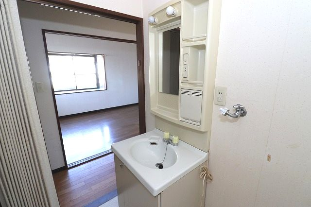 イーストハイツの独立洗面台|独立洗面台あり、毎朝おしゃれに忙しい女性の方におすすめです