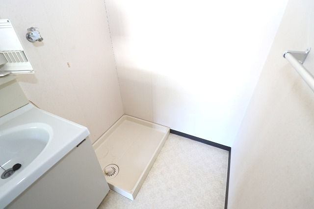 イーストハイツの洗面所|明るい洗面所です