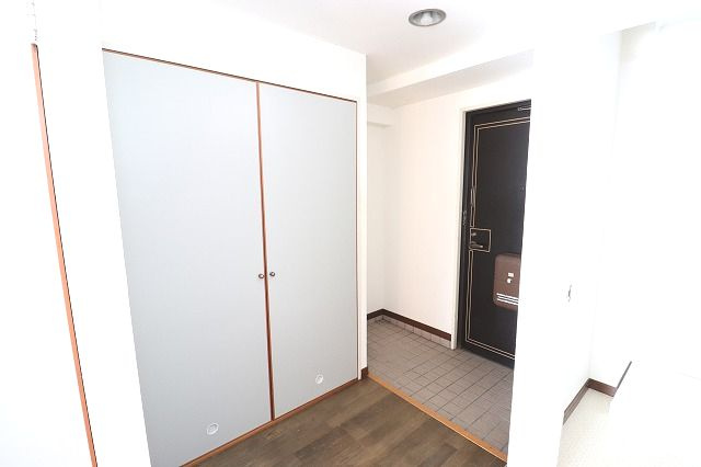 レジデンス・ニチューの玄関|明るい玄関です