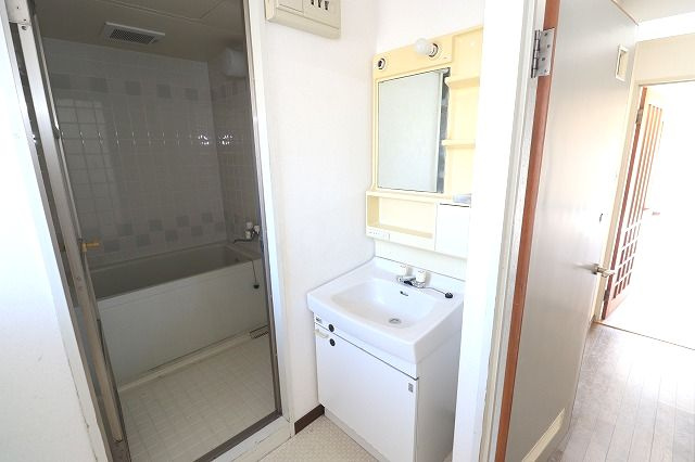 レジデンス・ニチューの独立洗面台|朝の身支度には欠かせない独立洗面化粧台