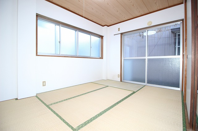 ハイツヤマダの内装|明るい色調の室内です