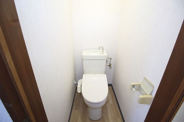 ハイツヤマダのトイレ|落ち着いたトイレです