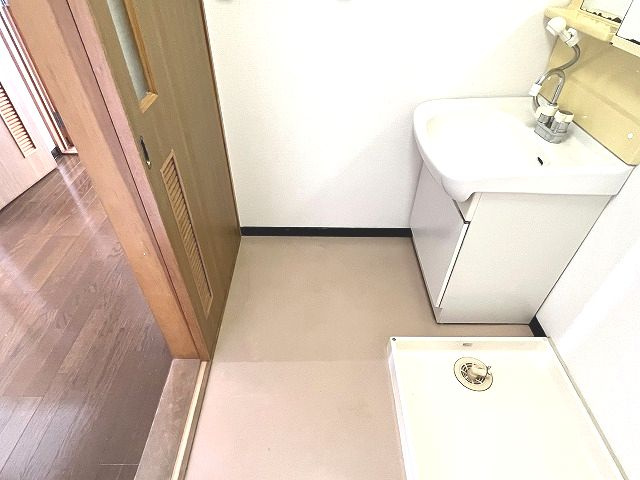 カーサM1の洗面所|外からの目が気にならないバルコニーで洗濯物が干せます