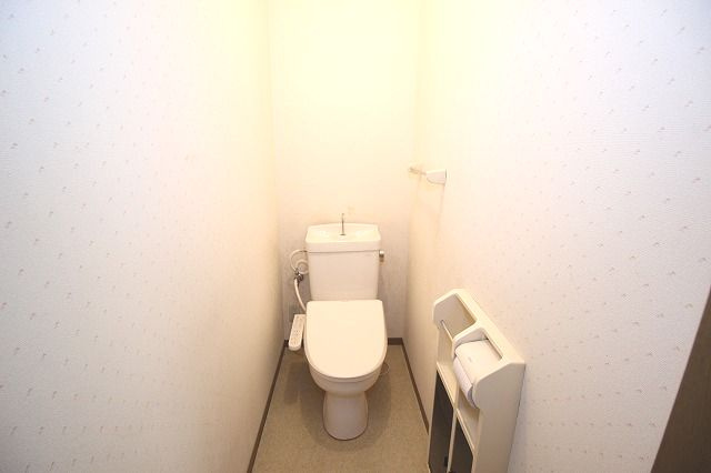 セゾン・メルヴィーユ秋のトイレ|ゆったりとした空間のトイレです