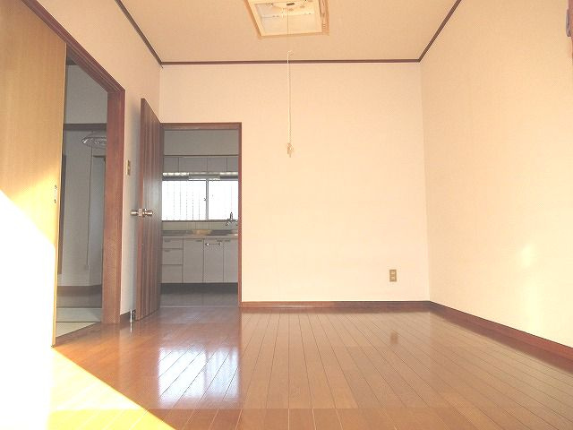 加賀野井棟割貸家の洋室|きれいな洋室です