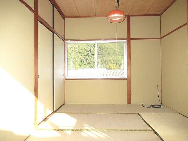 加賀野井棟割貸家の和室|畳の上でゆっくりとくつろげる和室です