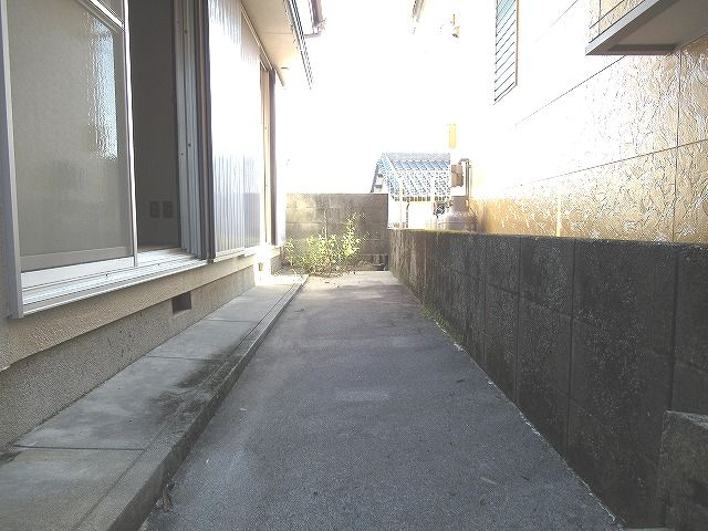 加賀野井棟割貸家の庭|簡単な家庭菜園も楽しめるお庭です