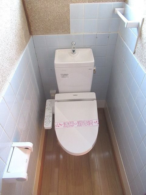 加賀野井棟割貸家のトイレ|清潔感のあるトイレです