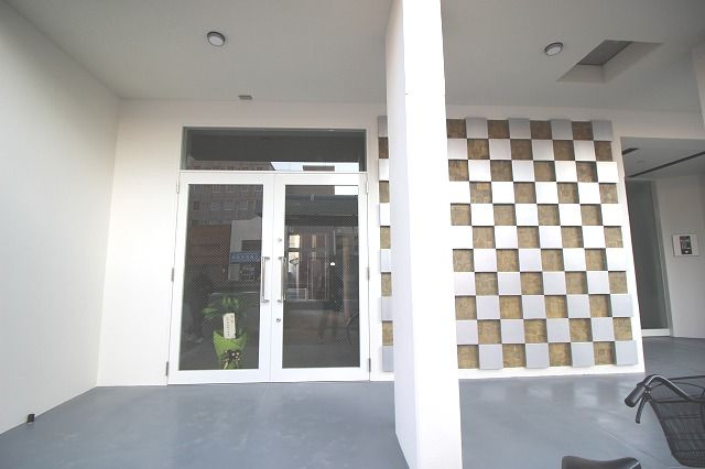 土佐ビルのエントランス|ゆとりのあるエントランスです