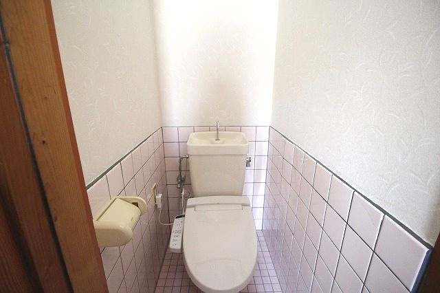 コーポ新橋のトイレ|清潔感のあるトイレです