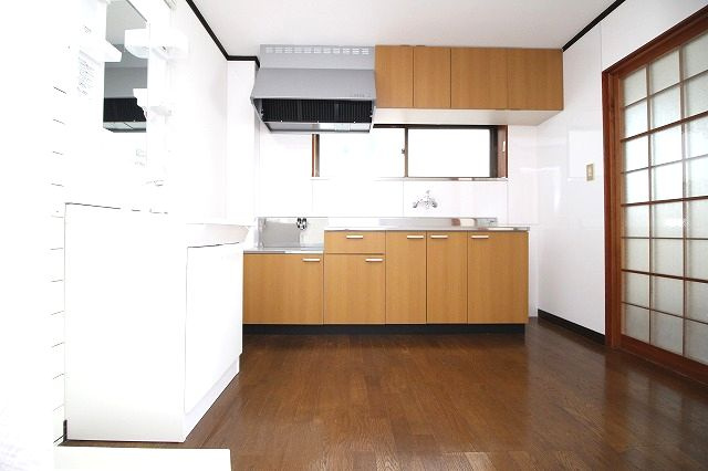 コーポ新橋の居間・リビング|ゆったりとしたリビングです