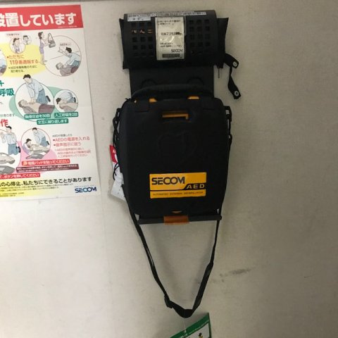 オフィス２１ビルの玄関