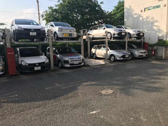 オフィス２１ビルの駐車場