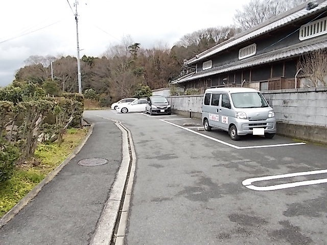 ネオ　プロヴィデンスの駐車場