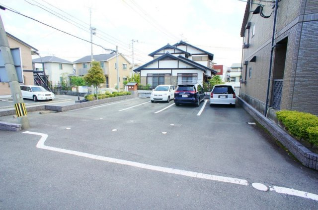 サニーホームズ宮ノ陣【キャッシュバック対象物件】の駐車場|駐車場があります