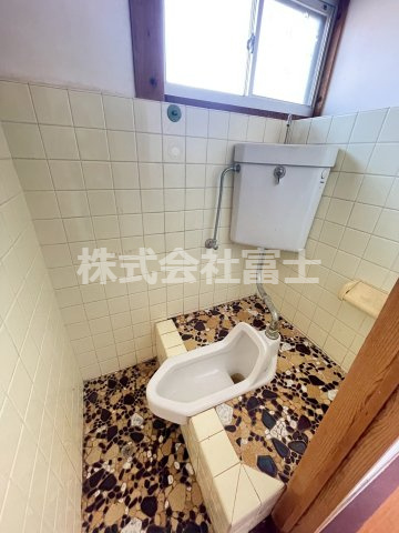 前川アパートのトイレ