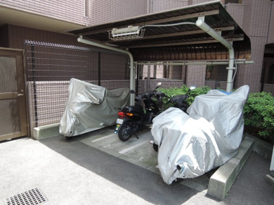 【その他共用部分】 | クリオ横浜大口参番館 | 敷地内バイク置場