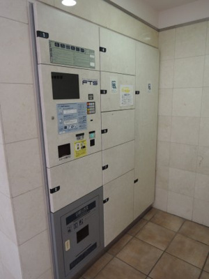 【その他共用部分】 | クリオ横浜大口参番館 | 不在時にもお荷物が受け取れる宅配ボックスです。