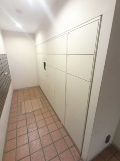【その他共用部分】 | 不在時にもお荷物が受け取れる宅配ボックスです。
