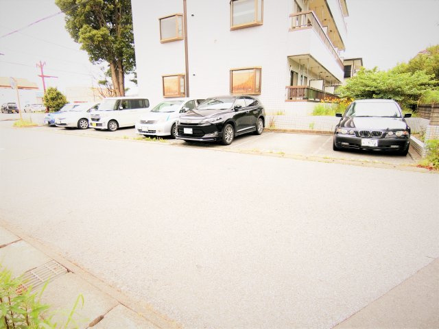 東部台マンションの駐車場