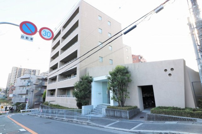 【外観】 | ステイツ豊中新千里南町 | 【現地写真】
総戸数24戸の鉄筋コンクリート造のマンションです♪