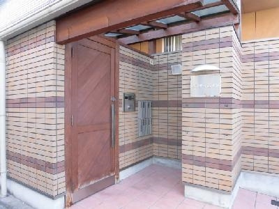 ロフティ西ノ京のエントランス