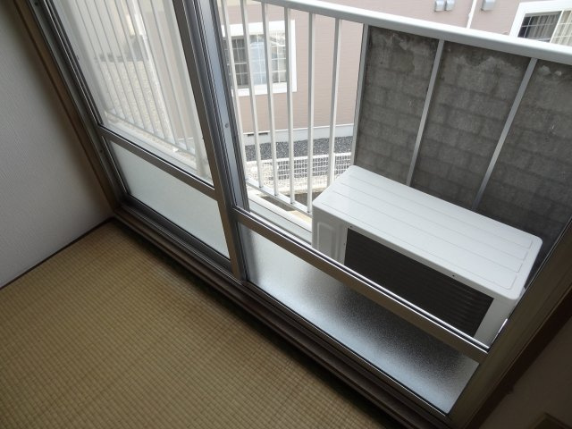 石川ハイツの洋室