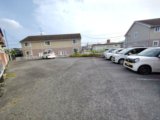 石川ハイツの駐車場
