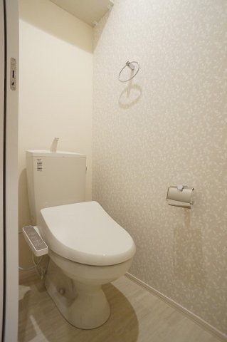 【トイレ】 | グランソレイユ | 暖房洗浄便座付きトイレです