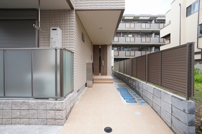 【エントランス】 | グランソレイユ | エントランスまでのアプローチ部分です