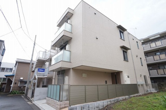【外観】 | 周囲の環境に調和しつつも存在感を放つ建物です