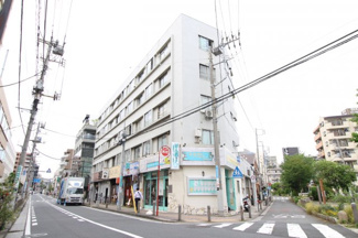 【外観】 | 周辺は商業施設も多く利便性の良い場所に立地する優雅な外観です♪