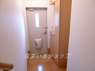 広島市安佐北区大林２丁目のアパートの玄関|シューズボックス