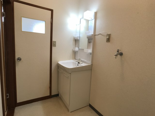 エキチカのスローライフの洗面所|洗面台の横に洗濯機を設置できます
