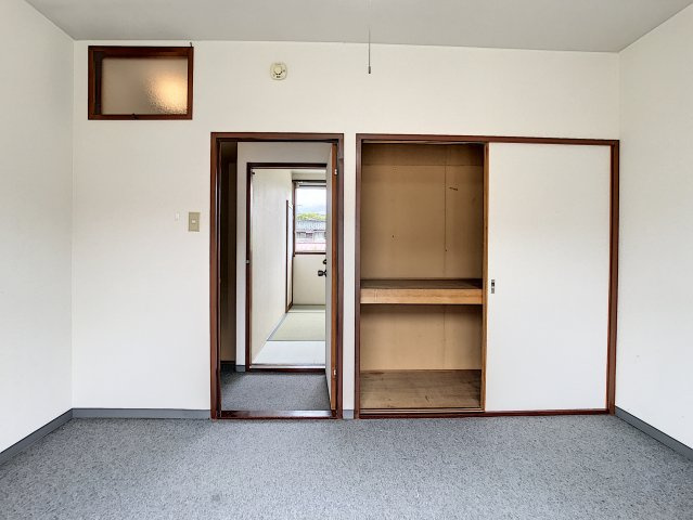 エキチカのスローライフの洋室|収納豊富です