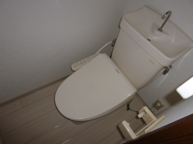 フォブール三冠Ｂのトイレ|温水洗浄便座