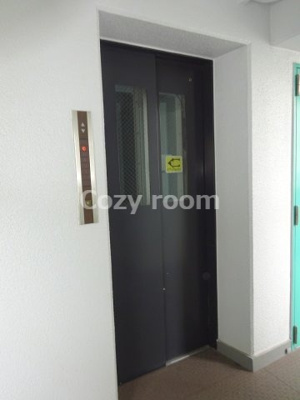 【その他共用部分】 | 江坂東OMパレス | 各フロアのエレベーターです