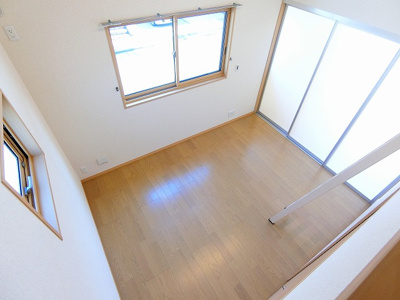【展望】 | リブラB棟 | ロフトからの景観です！天井が高く開放感のある洋室6帖のお部屋です☆