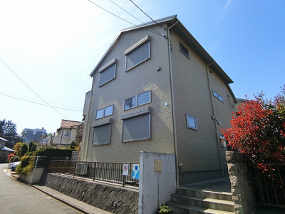 【外観】 | リブラB棟 | ペットOK♪ワンちゃんまたは猫ちゃんと一緒に暮らせる2階建てアパートです♪小田急多摩線「栗平」駅徒歩10分！