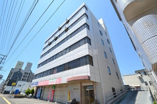 空港通りビルの外観