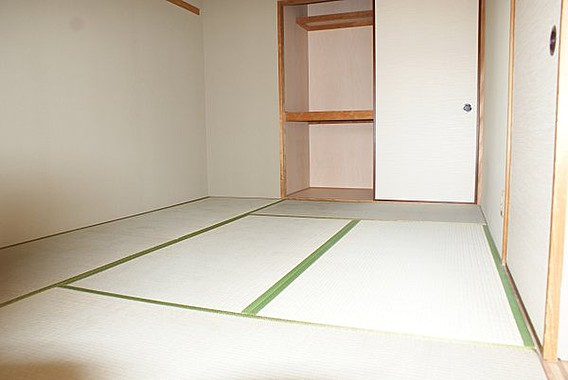 ピースフル本山の居間・リビング