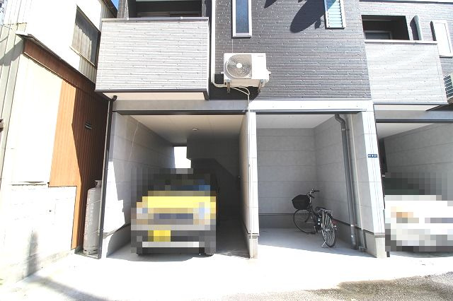 メリベル西門前 B棟の駐車場|駐車場に車を止められます