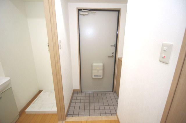エルフィーノⅡの玄関|収納もある玄関です