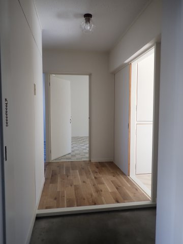 【玄関】 | 白を基調とした玄関