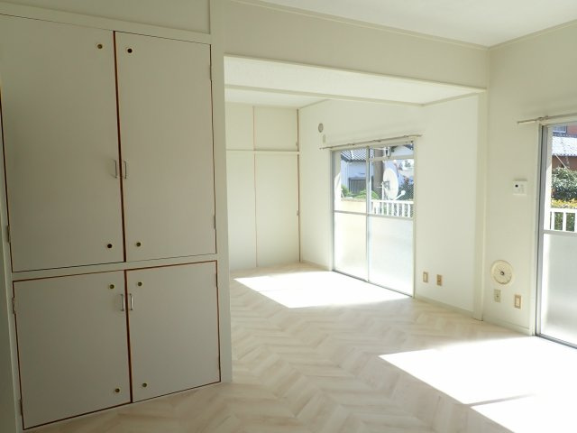 【居間・リビング】 | 日当たり良好、収納豊富なLDKです