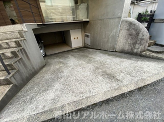 【駐車場】