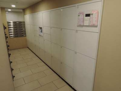 【その他共用部分】 | センターフォートＨ棟 | 不在時にもお荷物が受け取れる宅配ボックスです。