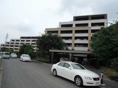【外観】 | センターフォートＨ棟 | 東急東横線「綱島」駅バス10分「駒岡」停歩3分
JR京浜東北線「鶴見」駅バス20分「駒岡」停歩4分。