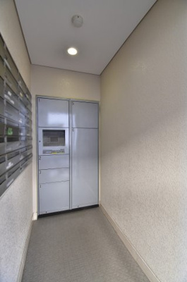 【その他共用部分】 | リベール多摩川 | 不在時にもお荷物が受け取れる宅配ボックスです。