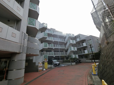 【エントランス】 | グランドメゾン氷取沢 | JR京浜東北線・根岸線「洋光台」駅バス15分「上中里団地」停歩3分。